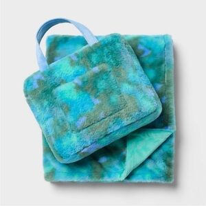 Pillowfort Teal and Aqua Plush Tote Bag Throw Set
